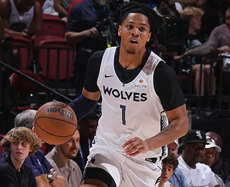 对手主教练无奈摇头（对方主帅无奈摇头）