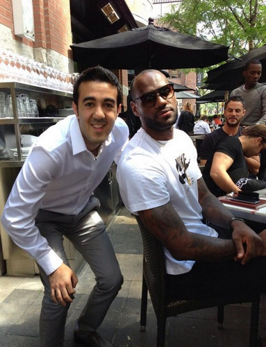 亚伯拉罕公布监控：几天前一帮盗贼闯入了我在伦敦的家（亚伯拉罕公开监控画面：数天前多名窃贼闯入其伦敦住所）