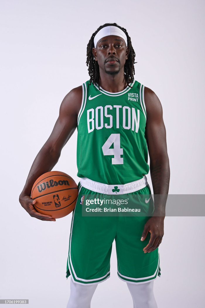 不该拿顶薪？富保罗：里夫斯可以留湖人 只要合同不是太离谱就行（富保罗：里夫斯可续留湖人，但无需离谱顶薪）