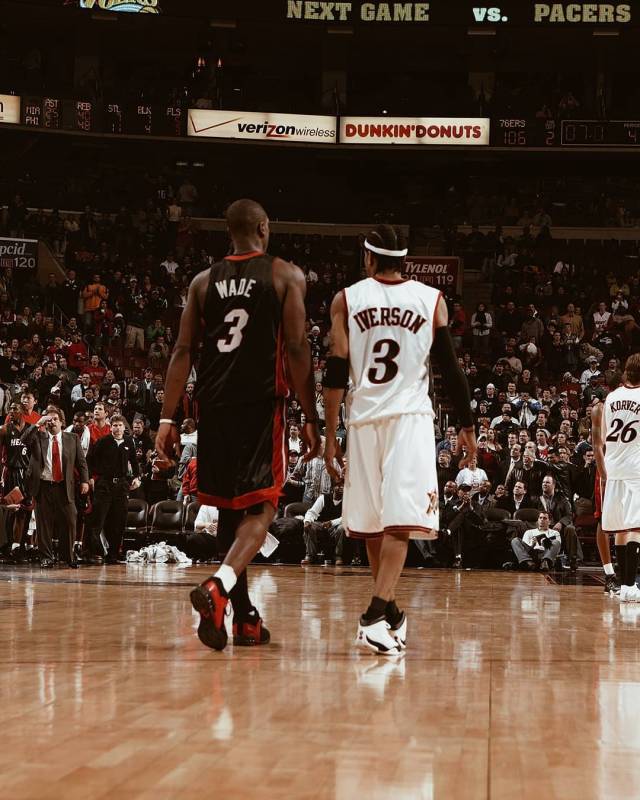 西班牙足协宣传反家暴：面对家庭暴力，直接出示红牌（西班牙足协发起反家暴倡议：对家庭暴力亮出红牌）