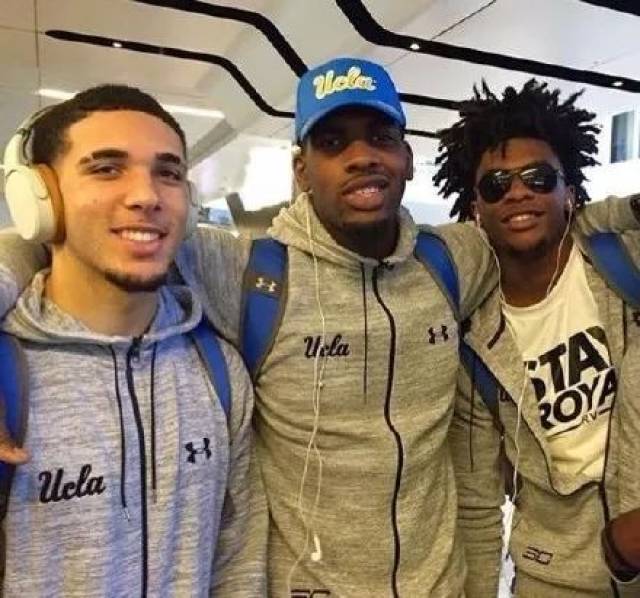 球迷刚骂完，下一秒就闭嘴了（球迷才刚开骂，转瞬哑火）