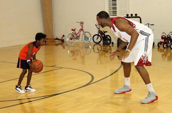 维金斯17+6手刃旧主，热巴全能鲍威尔14中10，热火力克残阵勇士（维金斯17+6斩旧主，阿德巴约全面开花、鲍威尔14投10中，热火击退残阵勇士）