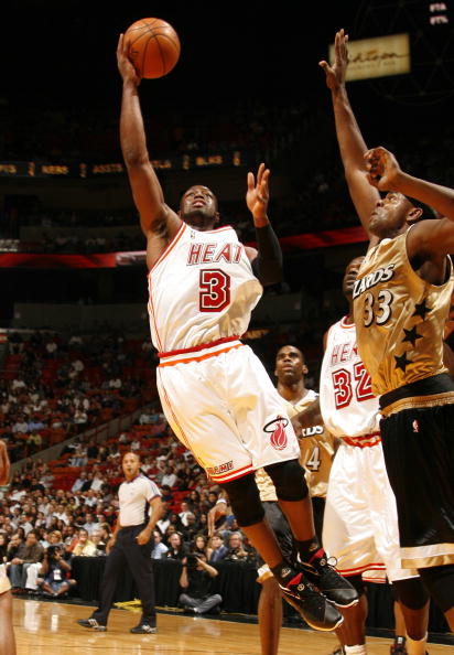 记者：德容缺席巴萨今天训练，是否出战阿拉维斯存在疑问（德容未参加巴萨今日训练，能否出战阿拉维斯成疑）